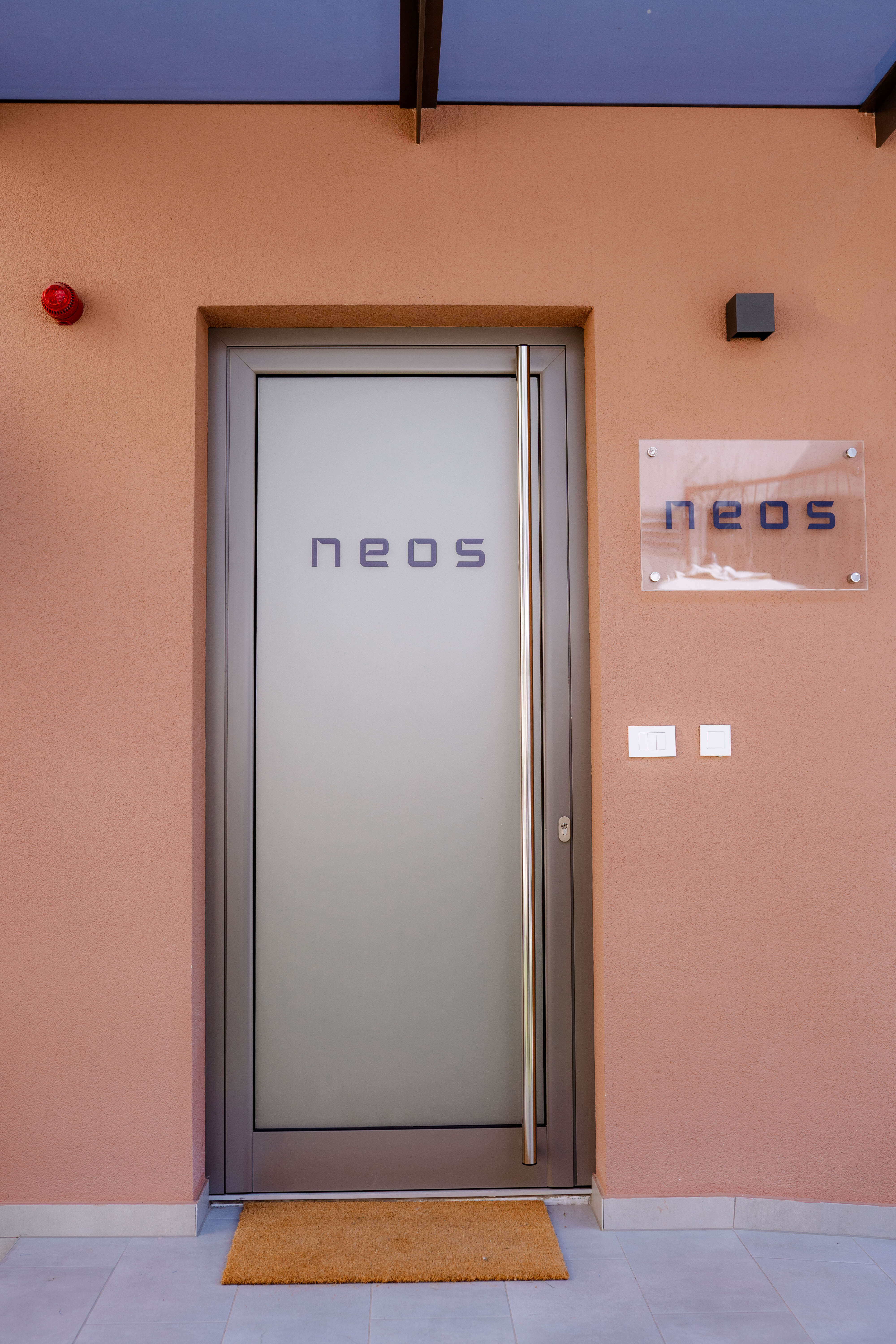 Neos